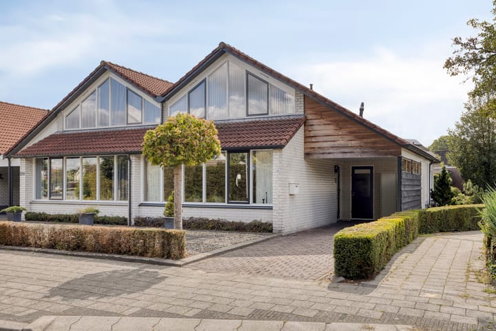 Photo of property Hondelink 118, Haaksbergen