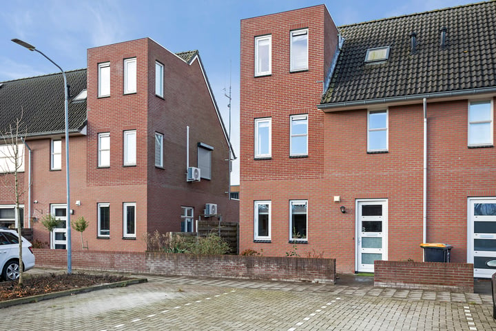 Hondsrooswal 6 in Emmen