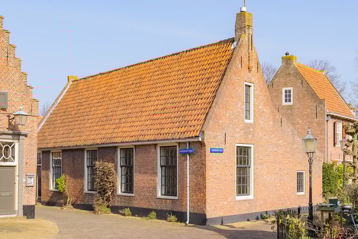Hoofdbuurtstraat 5 in Velsen-Zuid