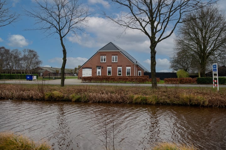 Hoofdkanaal OZ 110 in Emmer-Compascuum