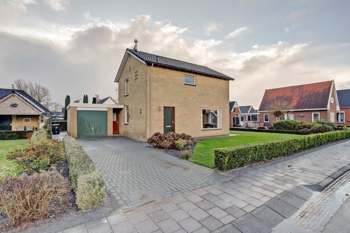 Photo of property Hoofdkanaal OZ 49, Emmer-Compascuum