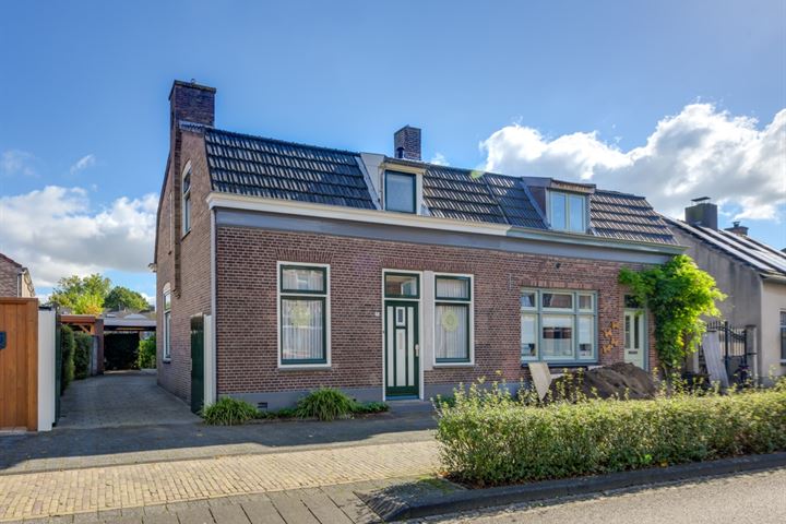 Hoofdstraat 144 in Rijen