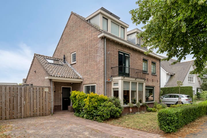 Hoofdstraat 156a in Sassenheim