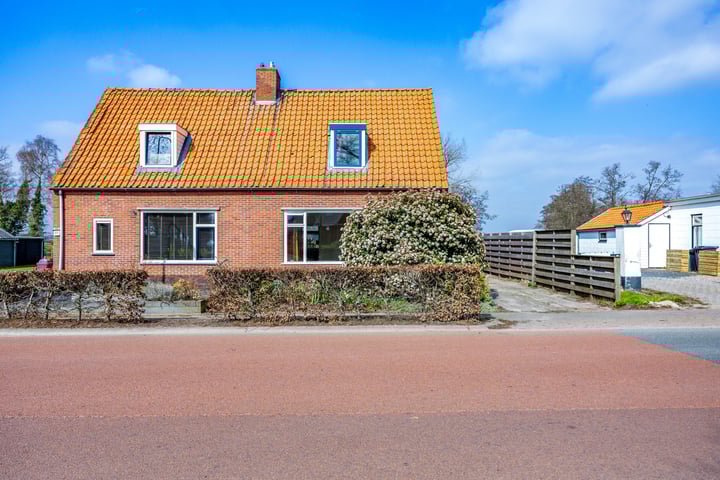 Hoofdstraat 215 in Oostwold
