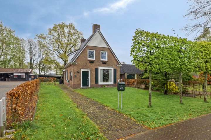 Hoofdstraat 25 in Grolloo