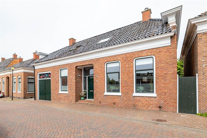 Hoofdstraat 33 in Stedum