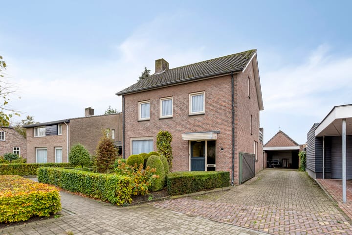 Hoofdstraat 77A in Hoogeloon