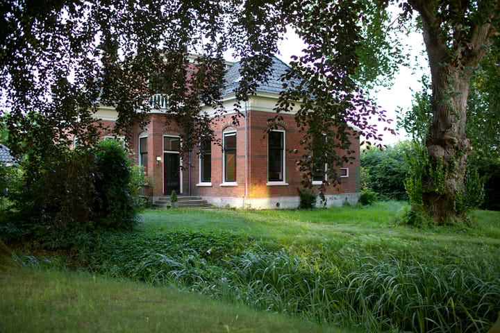 Hoofdstraat 8 in Meedhuizen