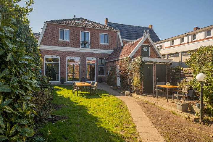 Photo of property Hoofdstraat-Oost 25, Uithuizen