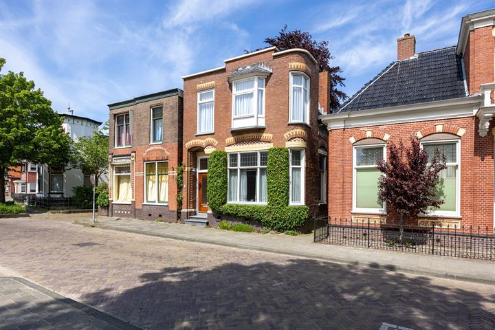 Hoofdstraat-West 72 in Uithuizen