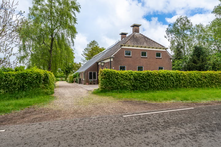 Hoofdweg 12 in Tjuchem