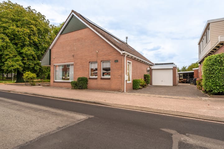 Hoofdweg 152A in Midwolda