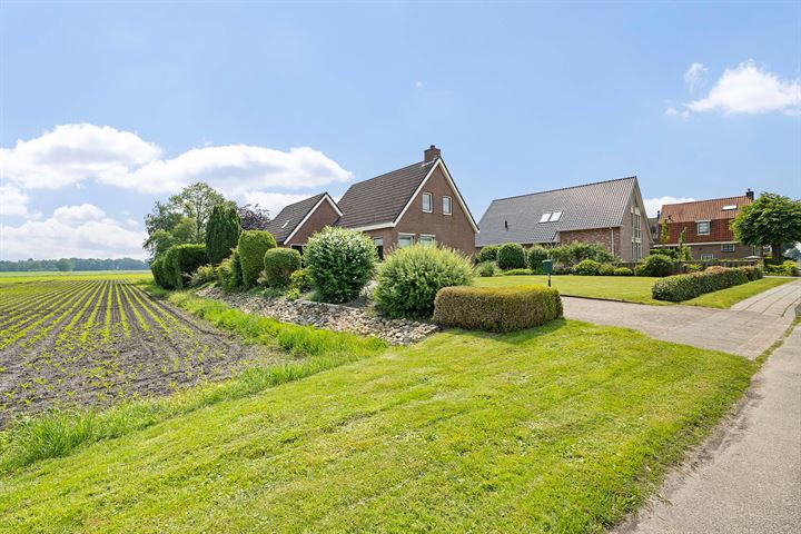 Photo of property Hoofdweg 218, Bovensmilde