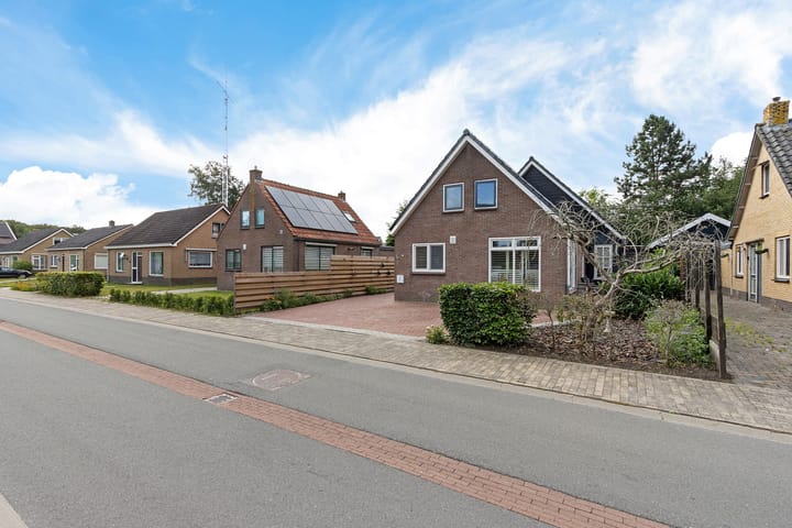 Hoofdweg 238 in Nijeholtpade