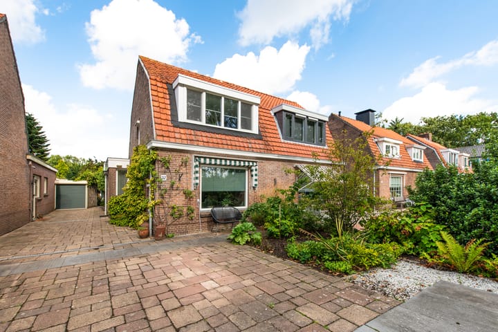 Hoofdweg 37 in Lijnden