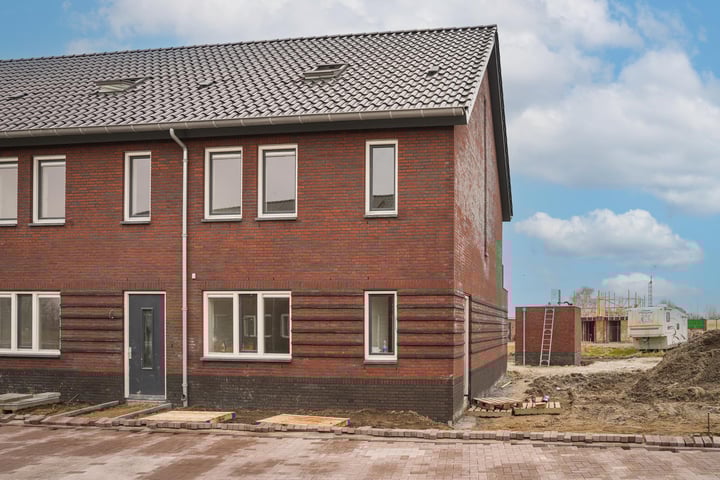 Photo of property Hoog Boveneind 71, Nederhemert