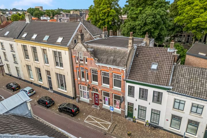Hoogeinde 3 in Tiel foto