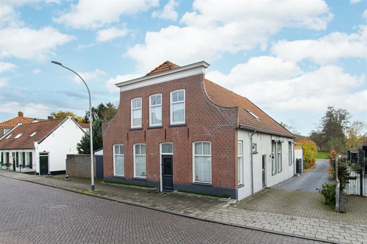 Photo of property Hoogeinde 82, Waalwijk