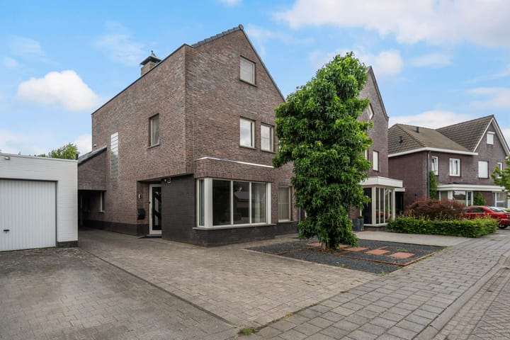 Hooghuijs 8 in Nederweert