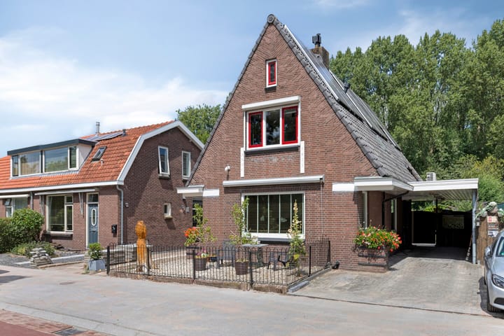 Photo of property Hoogvlietsekerkweg 76, Hoogvliet Rotterdam