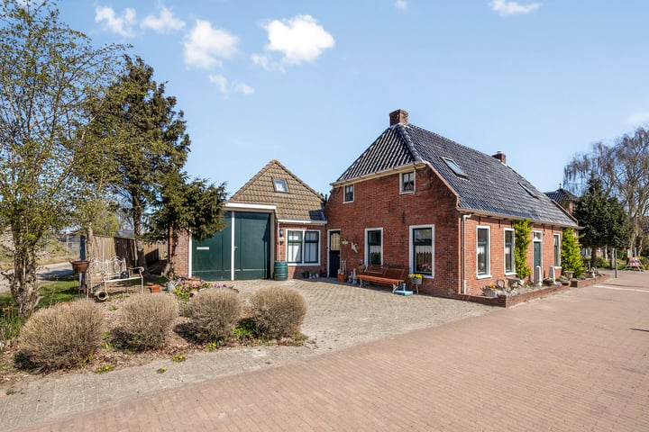 Photo of property Hooilandseweg 37, Roodeschool