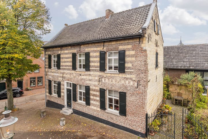 Photo of property Hoolstraat 1, Urmond