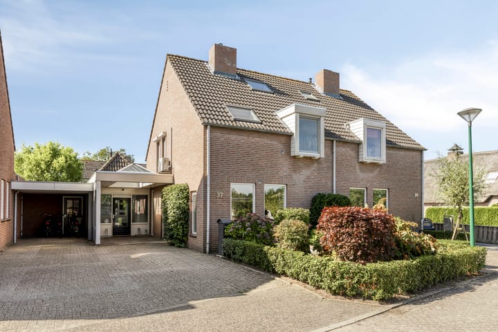 Hopveld 37 in Heeswijk-Dinther