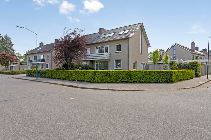 Hostalaan 24 in Waalre