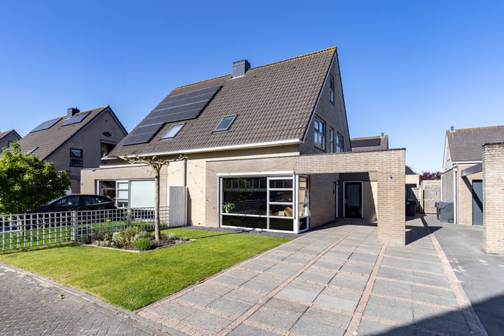 Hotze Buwaldastraat 15 in St.-Annaparochie