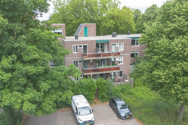 Houtsnijdershorst 105 in Apeldoorn photo
