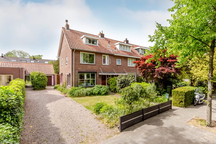 Houtvaartkade 13 in Aerdenhout