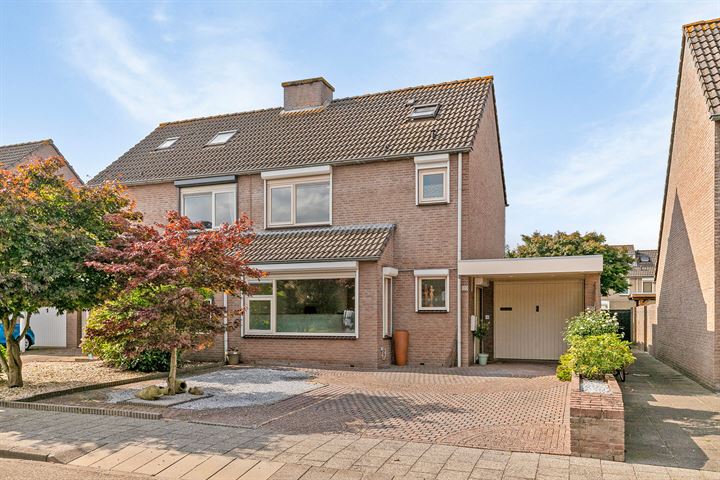 Photo of property Hoveniersberg 120, Roosendaal