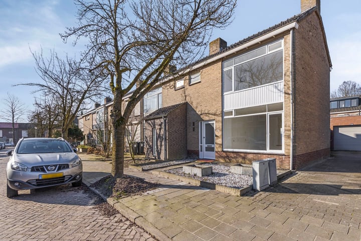 Photo of property Hubert van Nispenstraat 11, Valkenswaard