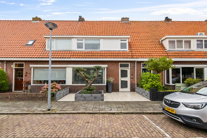Hugo de Grootstraat 19 in Den Helder foto