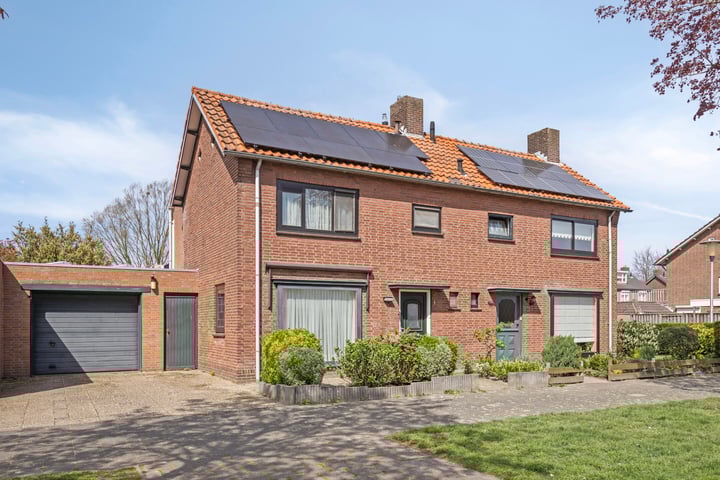Photo of property Hugo van der Goesstraat 1, Helmond