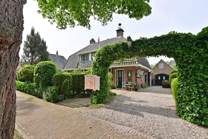 Iepenlaan 11 in Huizen