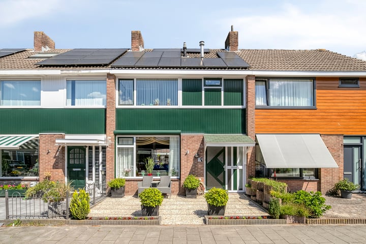 Iepenstraat 4 in Roelofarendsveen