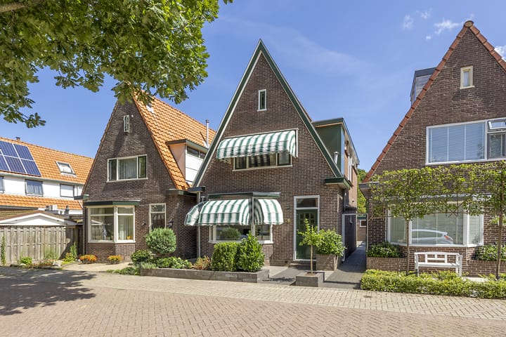 Photo of property Iepenweg 36, Wormerveer