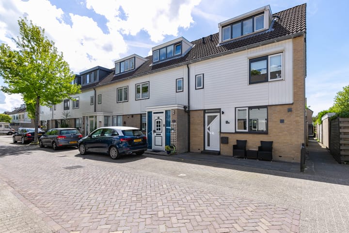 IJsbaan 12 in Leiden