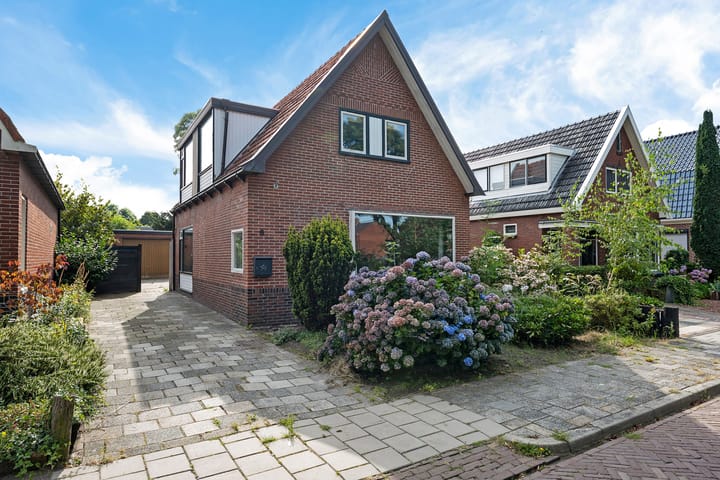 IJsbaanlaan 9 in Oude Pekela foto
