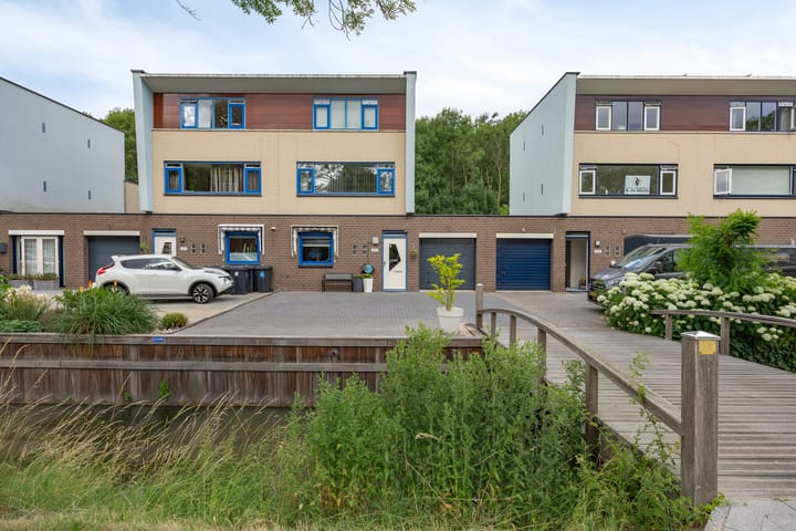 IJsselmondselaan 235A in Rotterdam photo