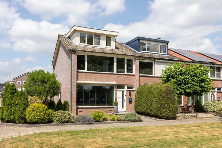 Photo of property IJsselsingel 98, Rheden