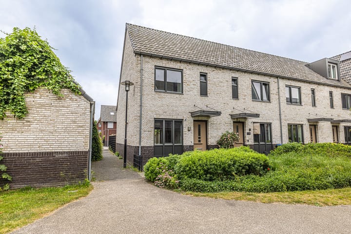 Photo of property IJsselsteenhof 1, Hillegom