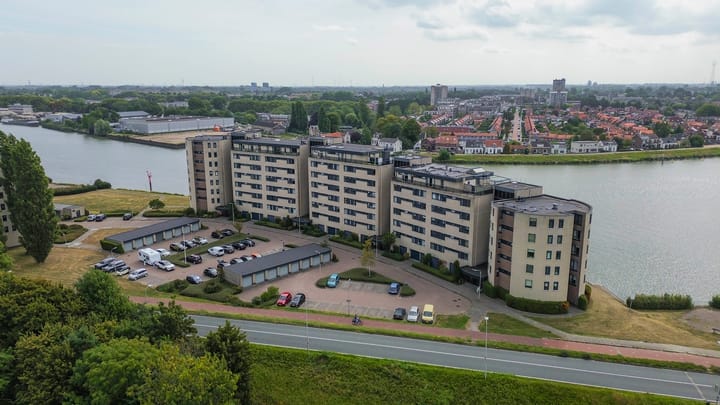 Photo of property IJsselzoom 72, Capelle aan den IJssel