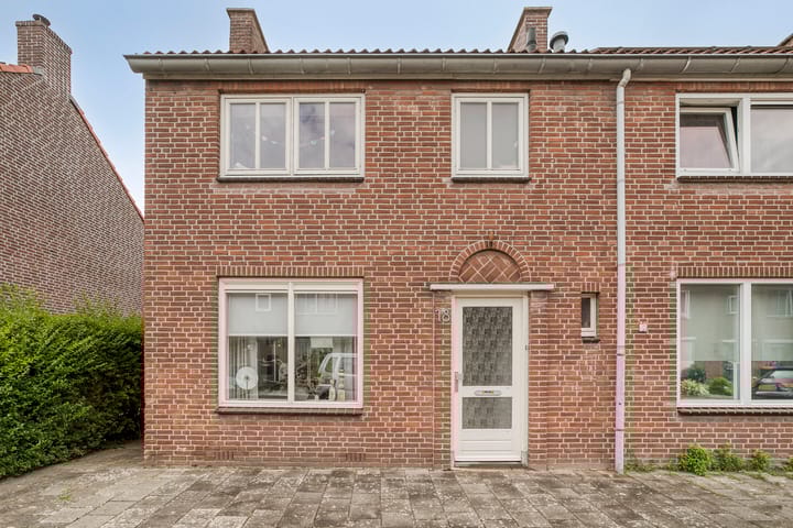 Ir. de Voogtstraat 18 in Geertruidenberg photo