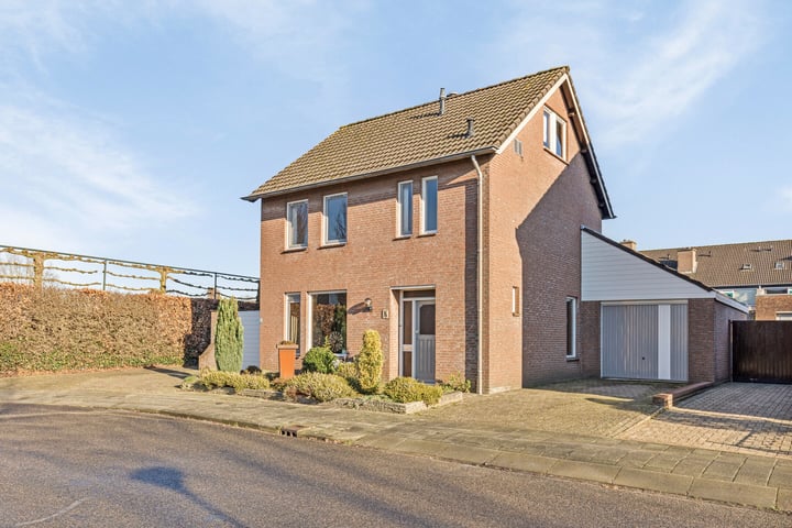Photo of property Irenestraat 18, Heesch