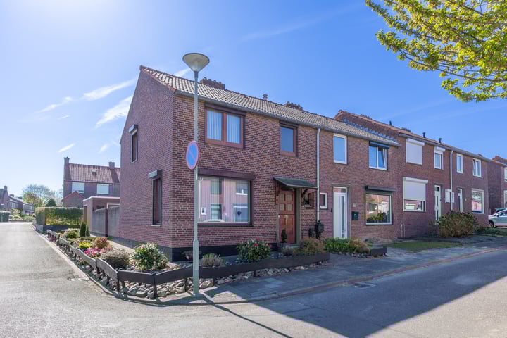 Photo of property Irenestraat 34, Puth