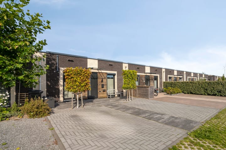 Isaac Newtonstraat 95 in Almere foto
