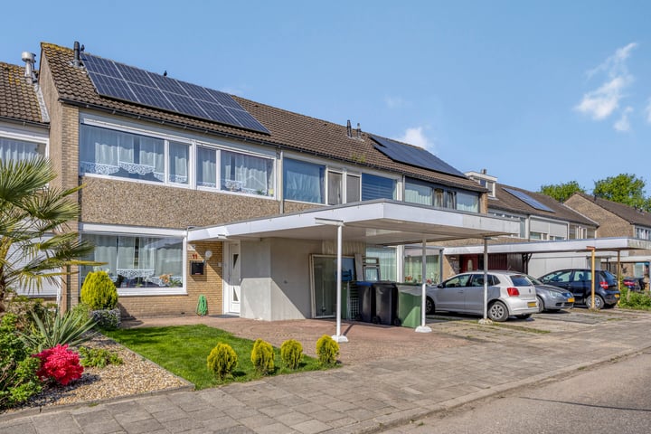 Photo of property Isabelladonk 11, Roosendaal