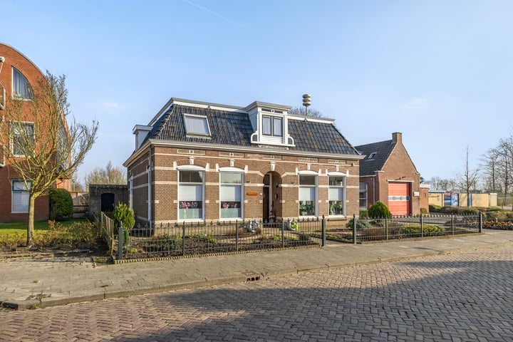 Photo of property It Blikkelân 13, Hallum